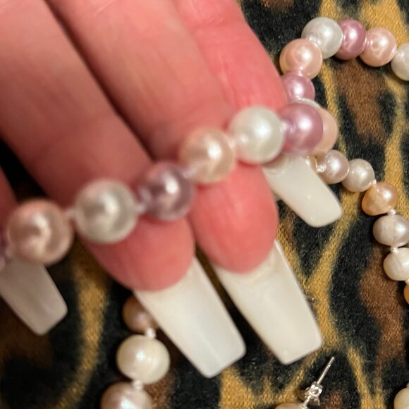 New Women's White/Pink/Beige Pearl Set includes Necklace, Bracelet and Earrings! - Picture 5 of 5